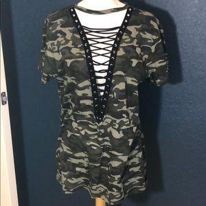 LF Emma & Sam Camo low V laced oversized T-shirt